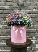 Цветочная композиция из Гипсофила и Розы в шляпной коробке в Нижнее Казанище