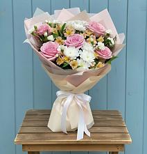 Букет цветов из:  Гвоздики, Орхидеи и Розы в Нижнее Казанище