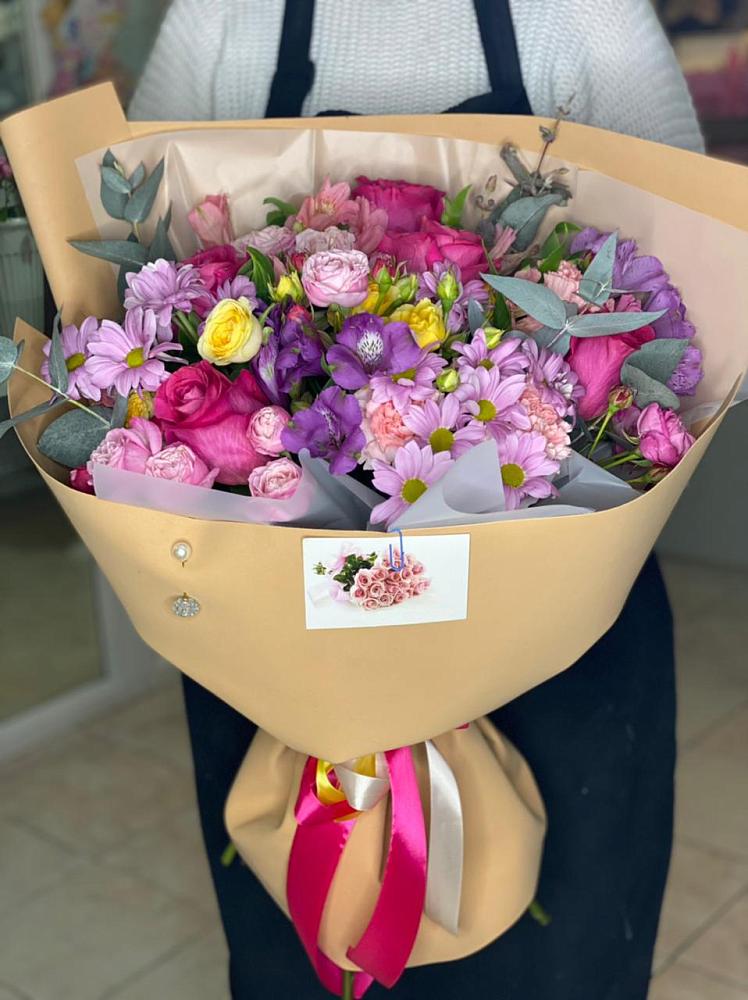 Букет цветов из: Хризантемы, Гвоздики и Альстромерии в Нижнее Казанище