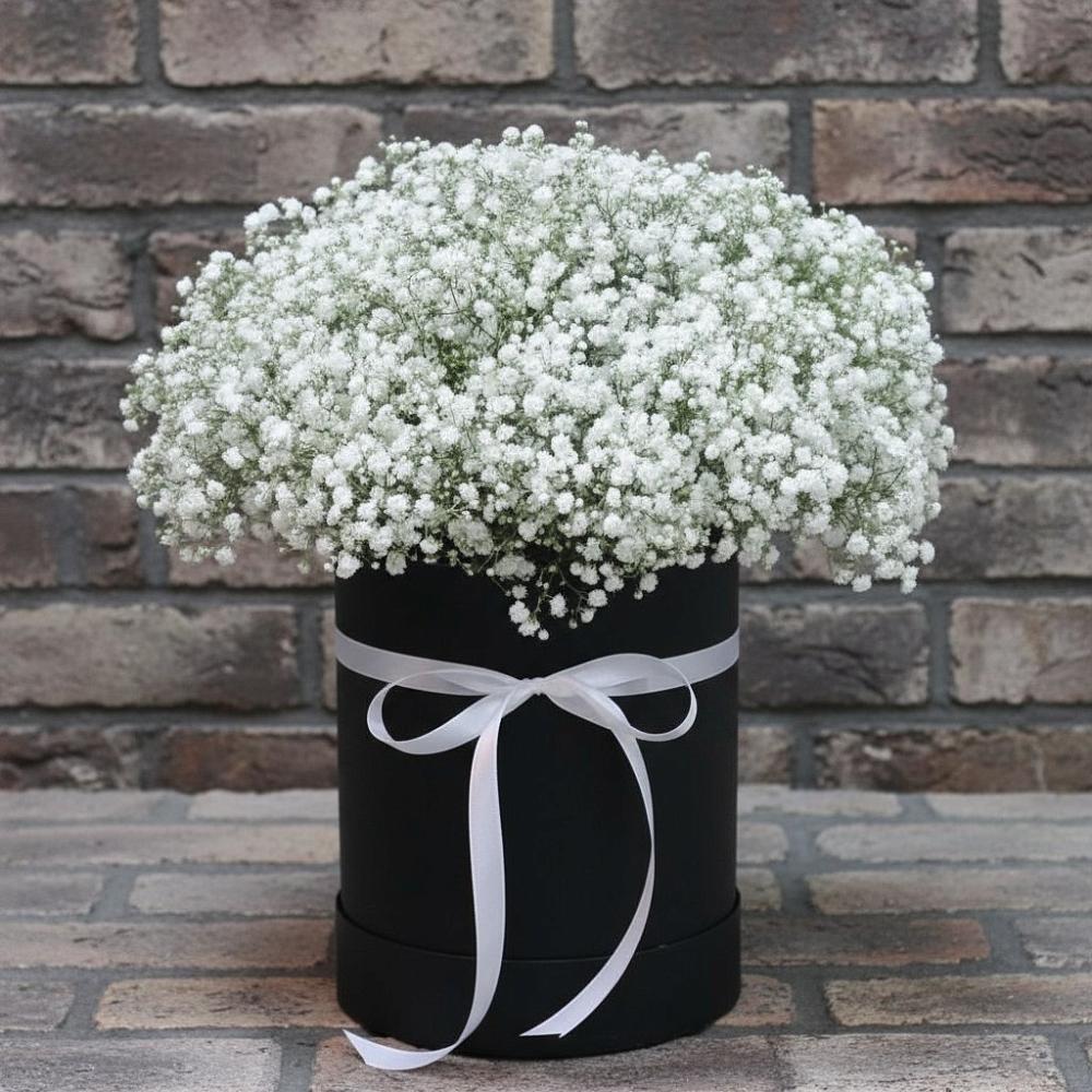 Цветочная композиция из Гипсофила в шляпной коробке в Нижнее Казанище