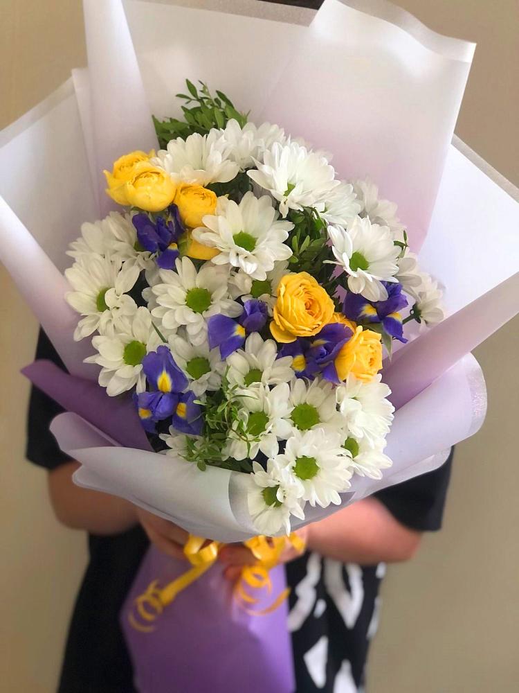 Букет цветов из: Ирисы, Хризантемы и Розы в Нижнее Казанище
