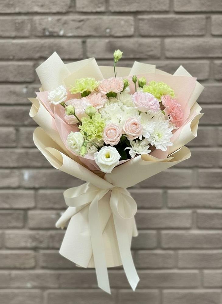 Букет цветов из: Гвоздики, Розы, Лизиантусы и Хризантемы в Нижнее Казанище