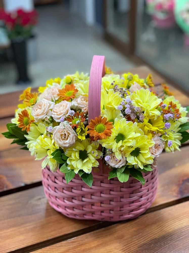 Цветочная композиция из Хризантемы и Розы в корзине в Нижнее Казанище