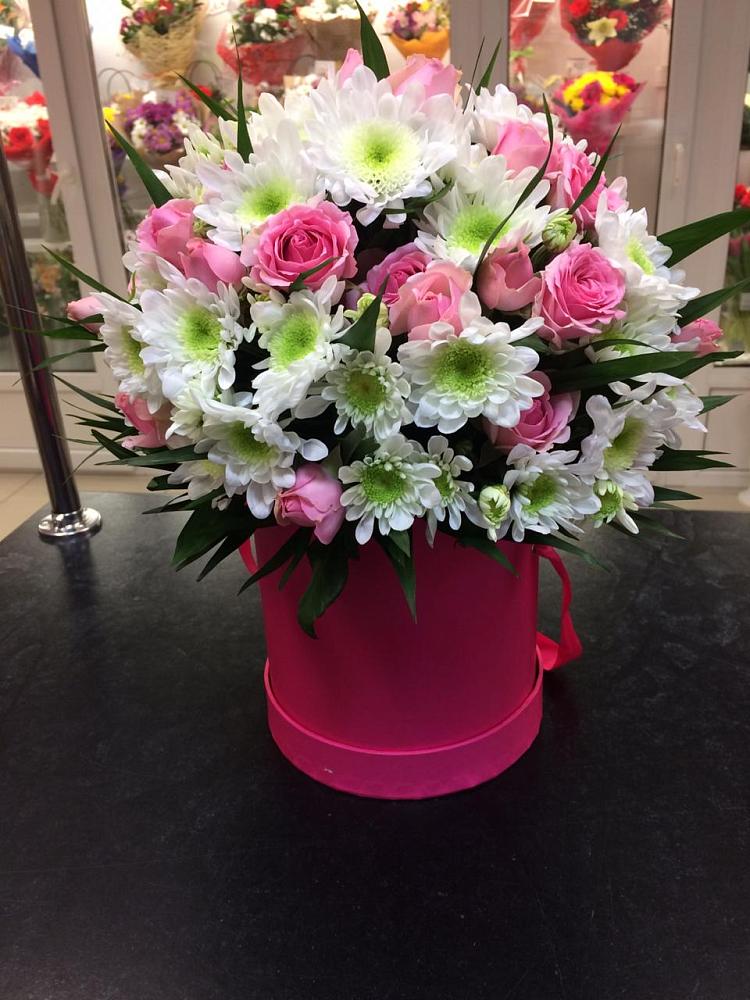 Цветочная композиция из Розы и Хризантемы в шляпной коробке в Нижнее Казанище