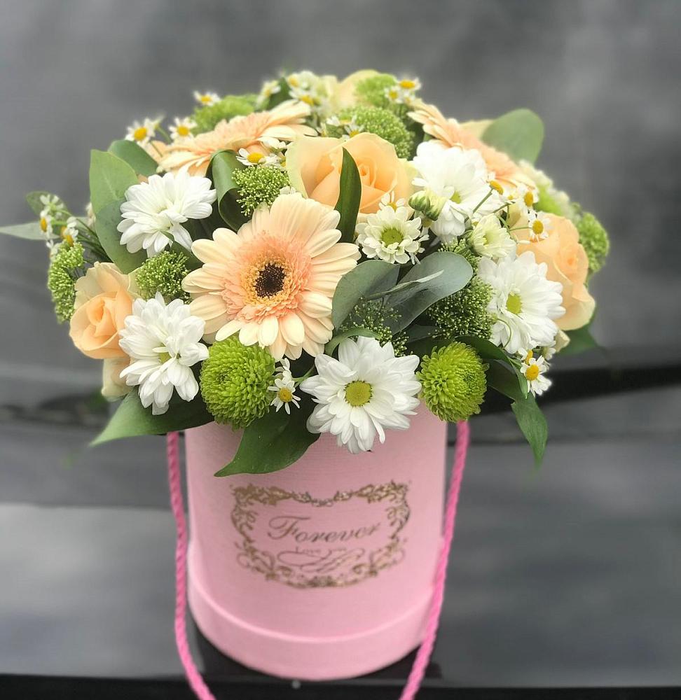 Цветочная композиция из Розы, Герберы и Хризантемы в шляпной коробке в Нижнее Казанище