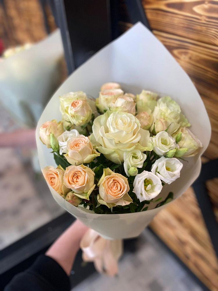 Букет цветов из: Розы и Лизиантусы в Нижнее Казанище